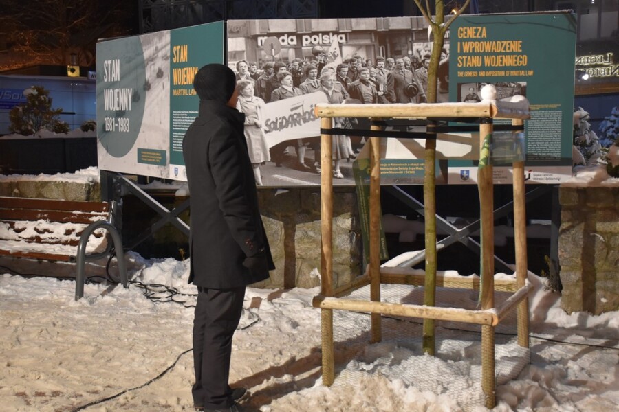 Otwarcie wystawy IPN „Stan wojenny 1981-1983” na Krupówkach. Fot. Marcin Chorązki (IPN)