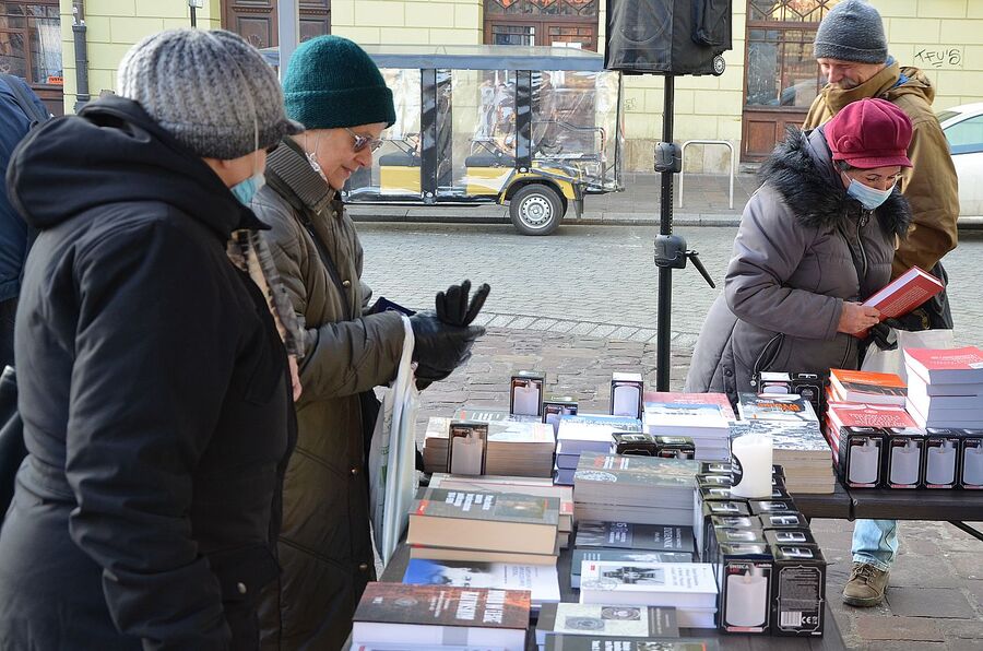 Rocznicowe przedsięwzięcia na Małym Rynku w Krakowie. Fot. Janusz Ślęzak (IPN)