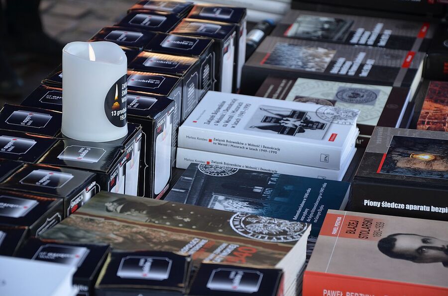 Rocznicowe przedsięwzięcia na Małym Rynku w Krakowie. Fot. Janusz Ślęzak (IPN)