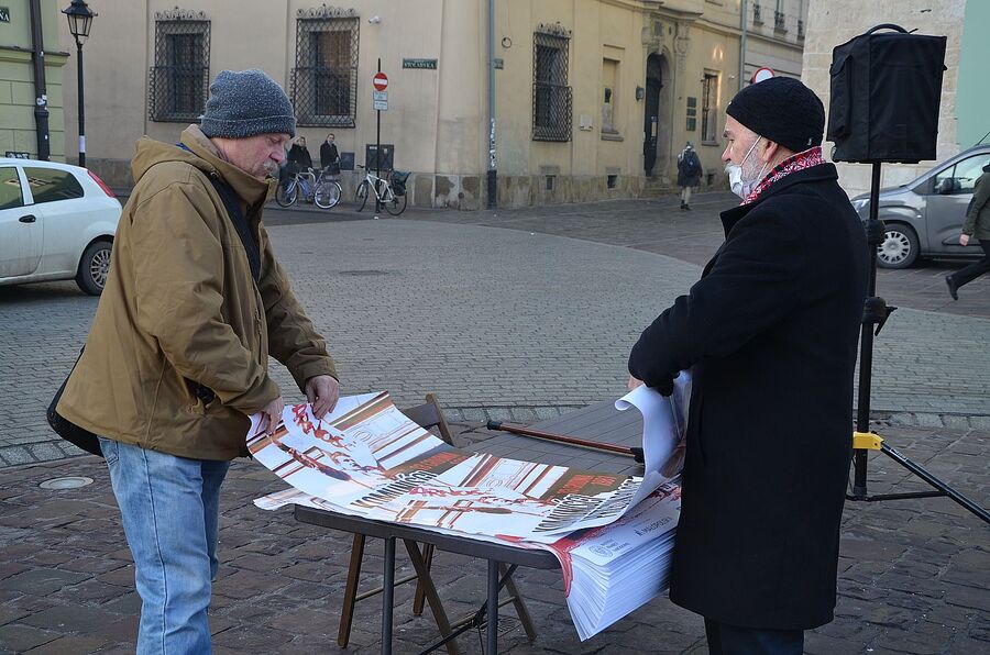 Rocznicowe przedsięwzięcia na Małym Rynku w Krakowie. Fot. Janusz Ślęzak (IPN)