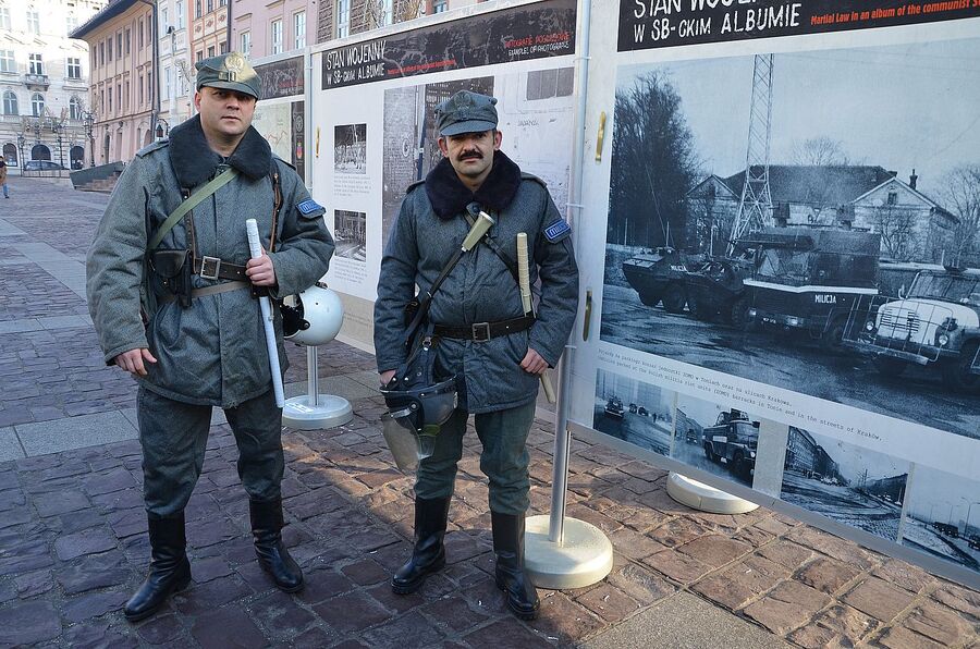 Rocznicowe przedsięwzięcia na Małym Rynku w Krakowie. Fot. Janusz Ślęzak (IPN)