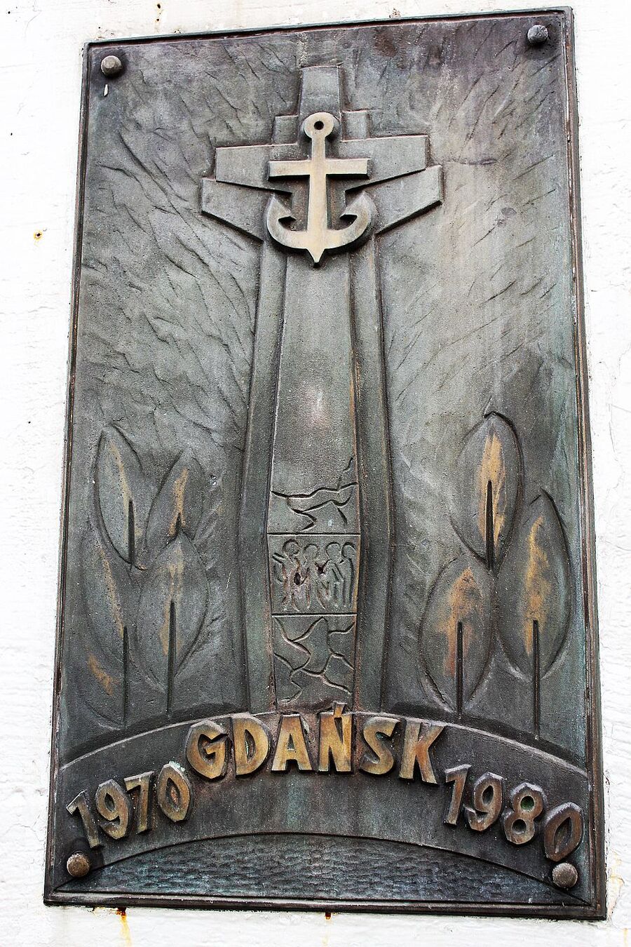 Pod pomnikiem w Nowej Hucie. Fot. IPN