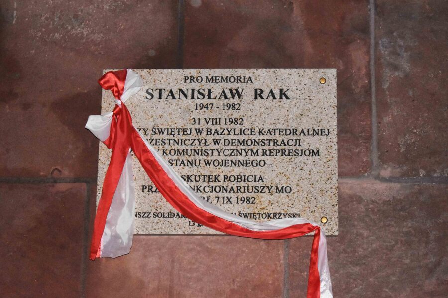 Uroczystości pod Katedrą w Kielcach.  Fot. IPN