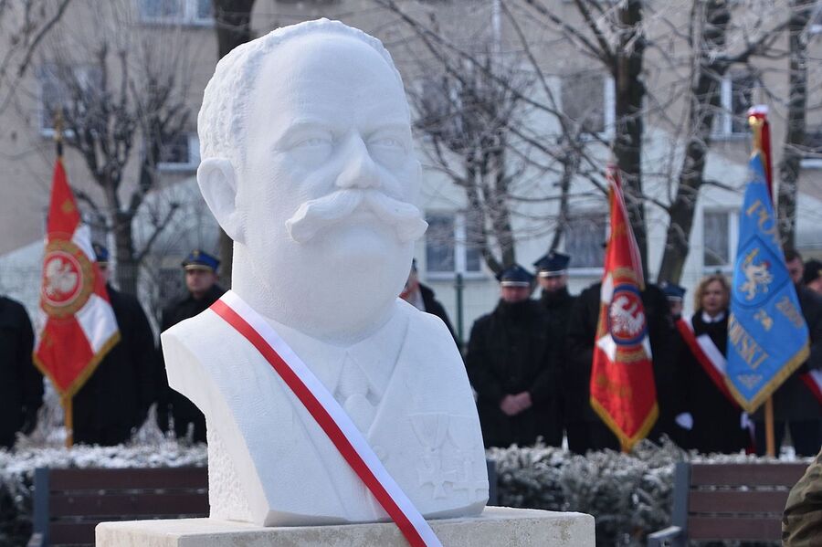 W Jędrzejowie odsłonięto popiersie ppłk. Zenktelera. Fot. IPN