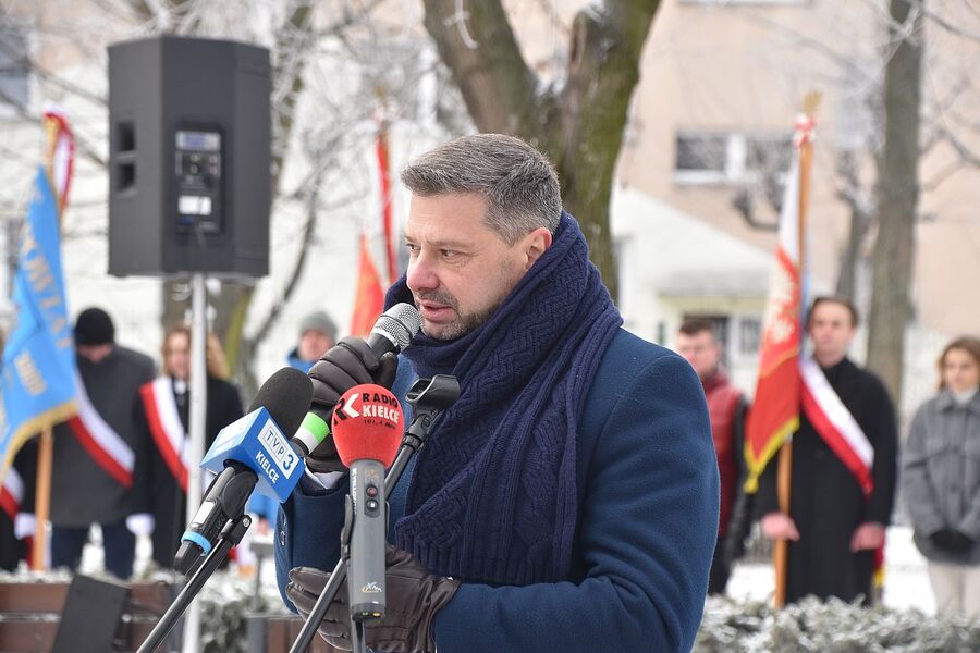 W Jędrzejowie odsłonięto popiersie ppłk. Zenktelera. Fot. IPN