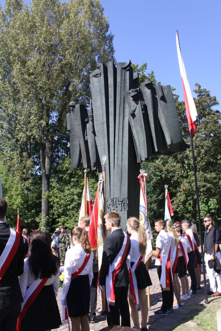 Uroczyste obchody 77. rocznicy wybuchu II wojny światowej oraz Dnia Weterana w Krakowie, pod pomnikiem Armii Kraków na Cmentarzu Rakowickim