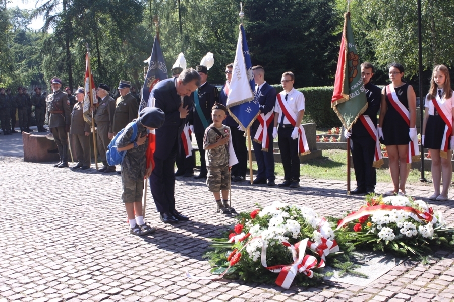 Uroczyste obchody 77. rocznicy wybuchu II wojny światowej oraz Dnia Weterana w Krakowie, pod pomnikiem Armii Kraków na Cmentarzu Rakowickim