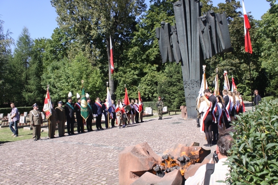Uroczyste obchody 77. rocznicy wybuchu II wojny światowej oraz Dnia Weterana w Krakowie, pod pomnikiem Armii Kraków na Cmentarzu Rakowickim