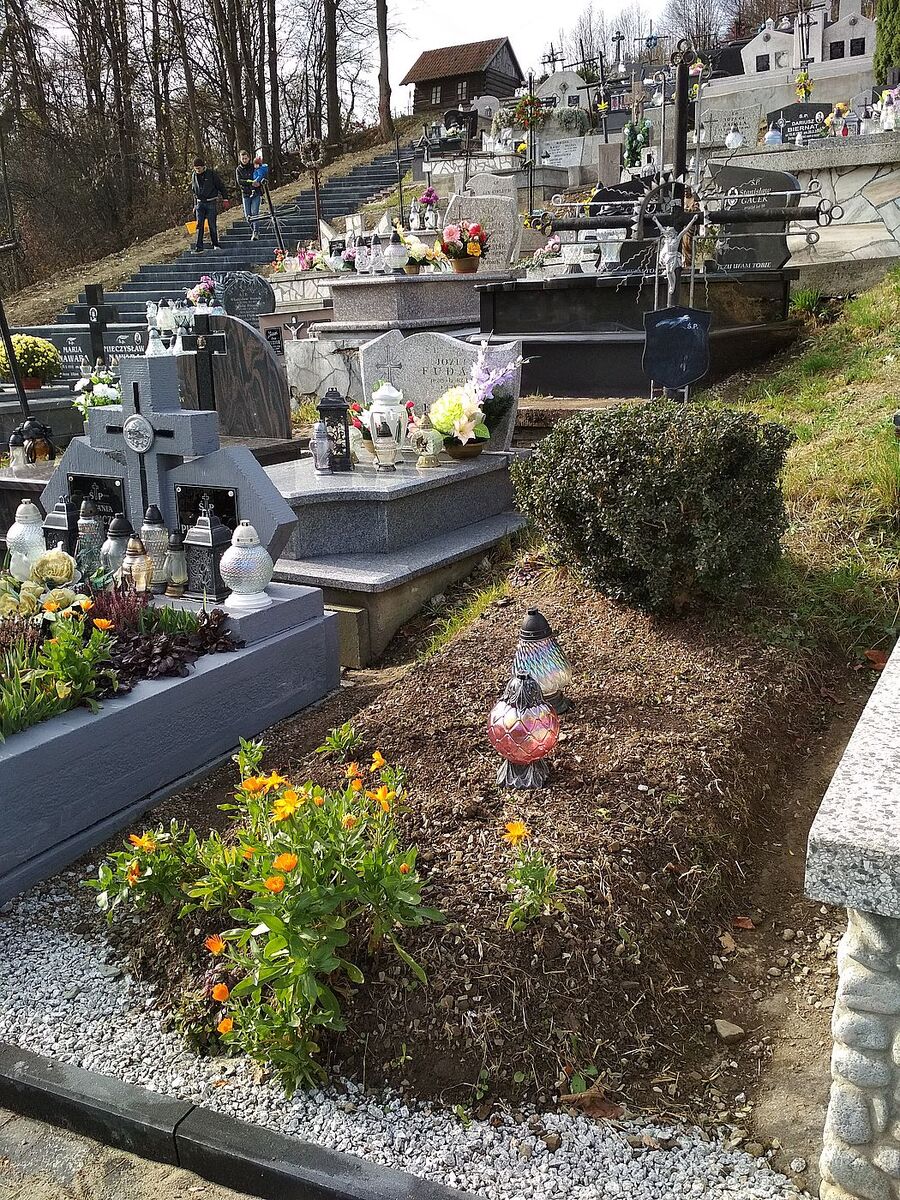 Mogiła ppor. Kondala przed remontem