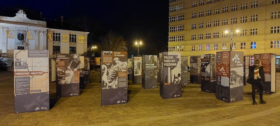 Wystawa o AK na pl. Szczepańskim. Fot. IPN