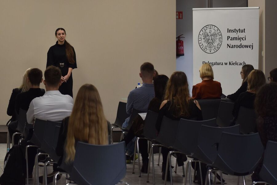 Półfinał konkursu „W kręgu poezji i prozy lagrowej więźniarek KL Ravensbrück”. Fot. Jakub Mularczyk (IPN)