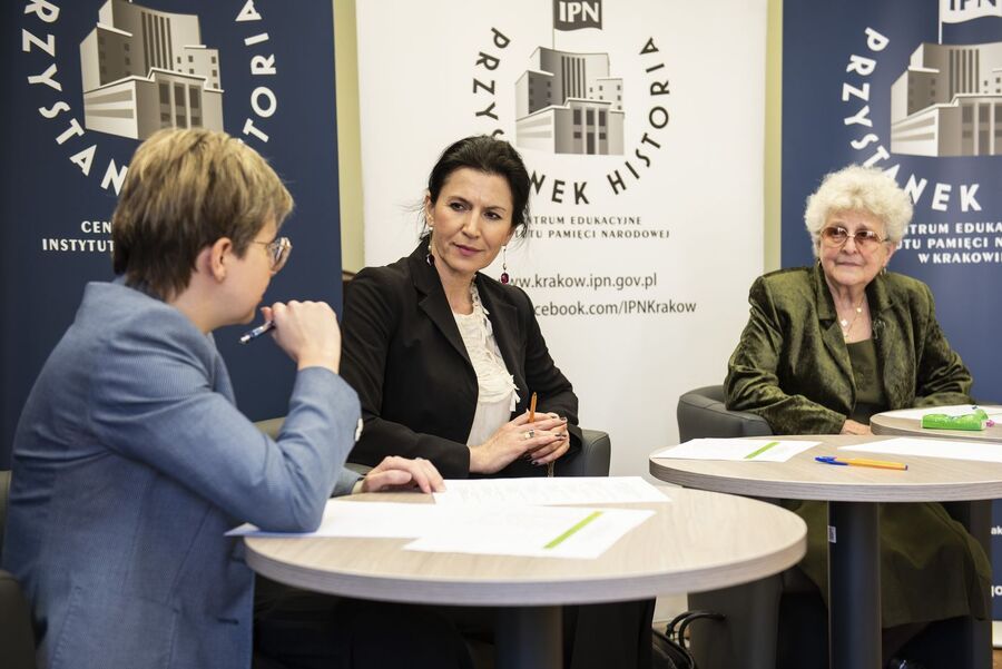 Krakowski półfinał konkursu „W kręgu poezji i prozy lagrowej więźniarek KL Ravensbrück”. Fot. Agnieszka Masłowska (IPN)