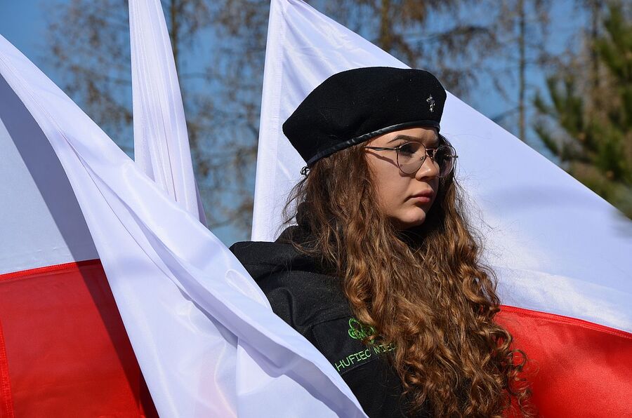 Miechów. Uroczystość odsłonięcia pomnika rodziny Baranków, zamordowanych przez Niemców za ukrywanie Żydów. Fot. Janusz Ślęzak (IPN)