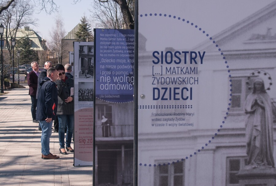 Kielce. Wystawa o pomocy udzielanej Żydom przez franciszkanki. Fot. Michał Zawisza (IPN)