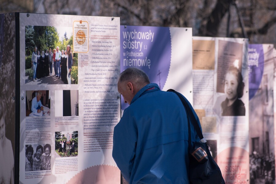 Kielce. Wystawa o pomocy udzielanej Żydom przez franciszkanki. Fot. Michał Zawisza (IPN)