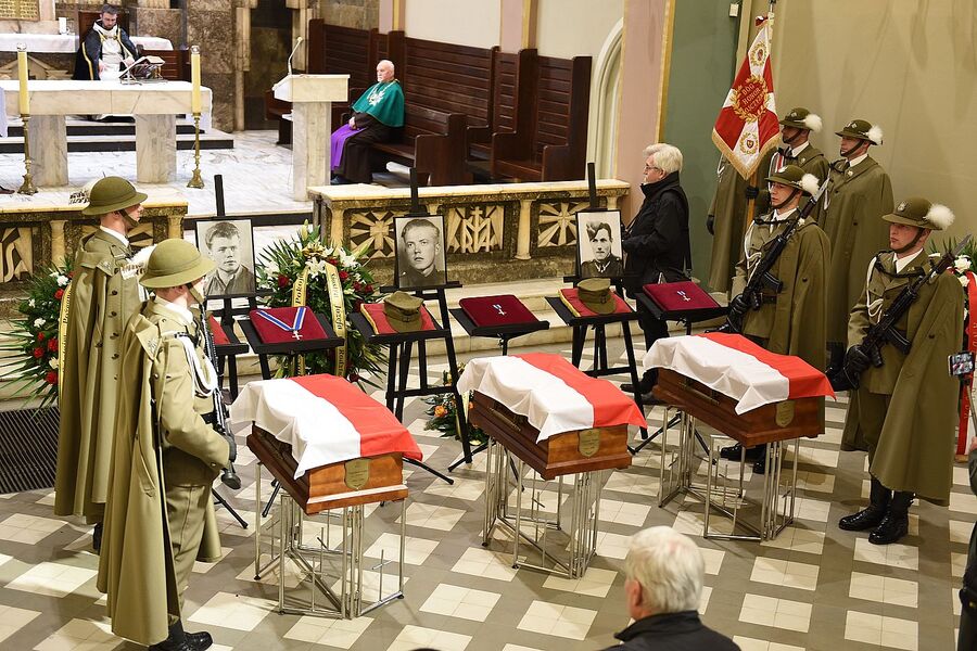 Kraków. Uroczystości pogrzebowe trzech Żołnierzy Wyklętych. Fot. Janusz Ślęzak (IPN)