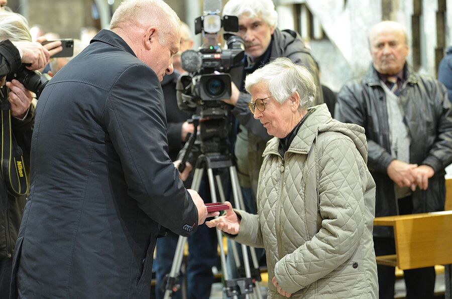 Kraków. Uroczystości pogrzebowe trzech Żołnierzy Wyklętych. Fot. Janusz Ślęzak (IPN)