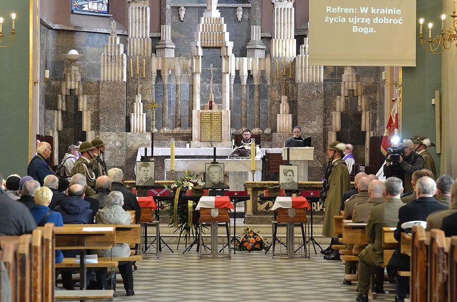 Kraków. Uroczystości pogrzebowe trzech Żołnierzy Wyklętych. Fot. Janusz Ślęzak (IPN)