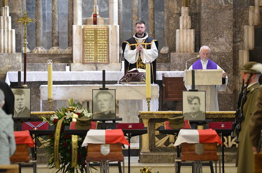 Kraków. Uroczystości pogrzebowe trzech Żołnierzy Wyklętych. Fot. Janusz Ślęzak (IPN)