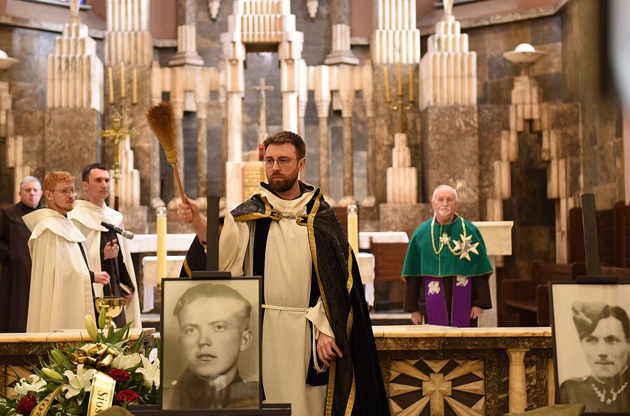 Kraków. Uroczystości pogrzebowe trzech Żołnierzy Wyklętych. Fot. Żaneta Wierzgacz (IPN)