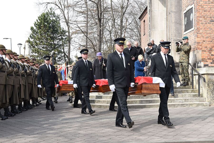 Kraków. Uroczystości pogrzebowe trzech Żołnierzy Wyklętych. Fot. Żaneta Wierzgacz (IPN)