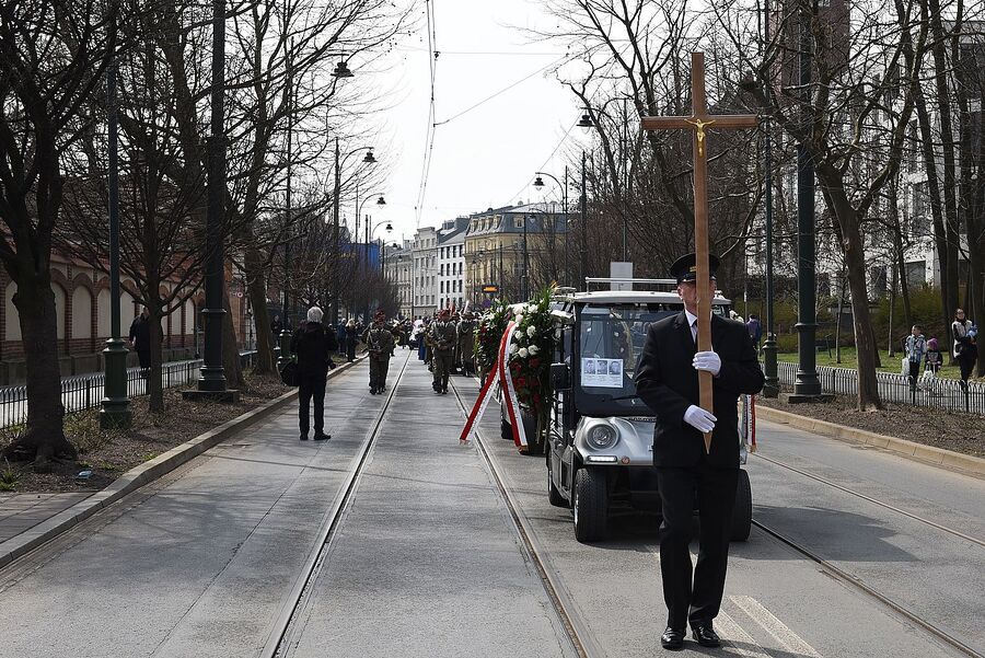 Kraków. Uroczystości pogrzebowe trzech Żołnierzy Wyklętych. Fot. Żaneta Wierzgacz (IPN)