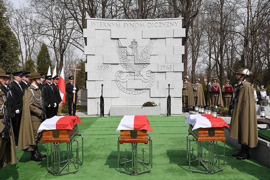 Kraków. Uroczystości pogrzebowe trzech Żołnierzy Wyklętych. Fot. Żaneta Wierzgacz (IPN)