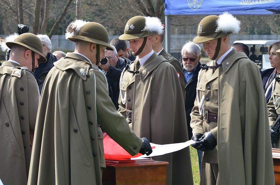 Kraków. Uroczystości pogrzebowe trzech Żołnierzy Wyklętych. Fot. Janusz Ślęzak (IPN)