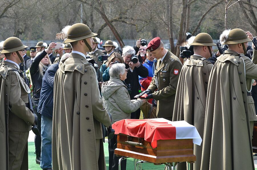 Kraków. Uroczystości pogrzebowe trzech Żołnierzy Wyklętych. Fot. Janusz Ślęzak (IPN)