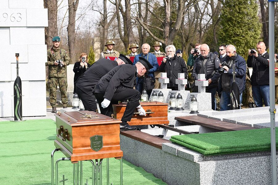 Kraków. Uroczystości pogrzebowe trzech Żołnierzy Wyklętych. Fot. Żaneta Wierzgacz (IPN)