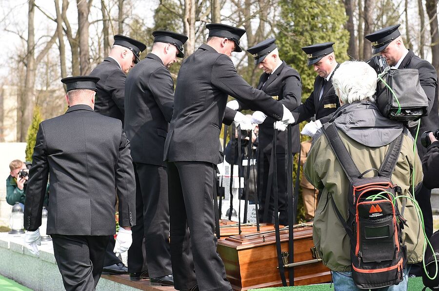 Kraków. Uroczystości pogrzebowe trzech Żołnierzy Wyklętych. Fot. Żaneta Wierzgacz (IPN)