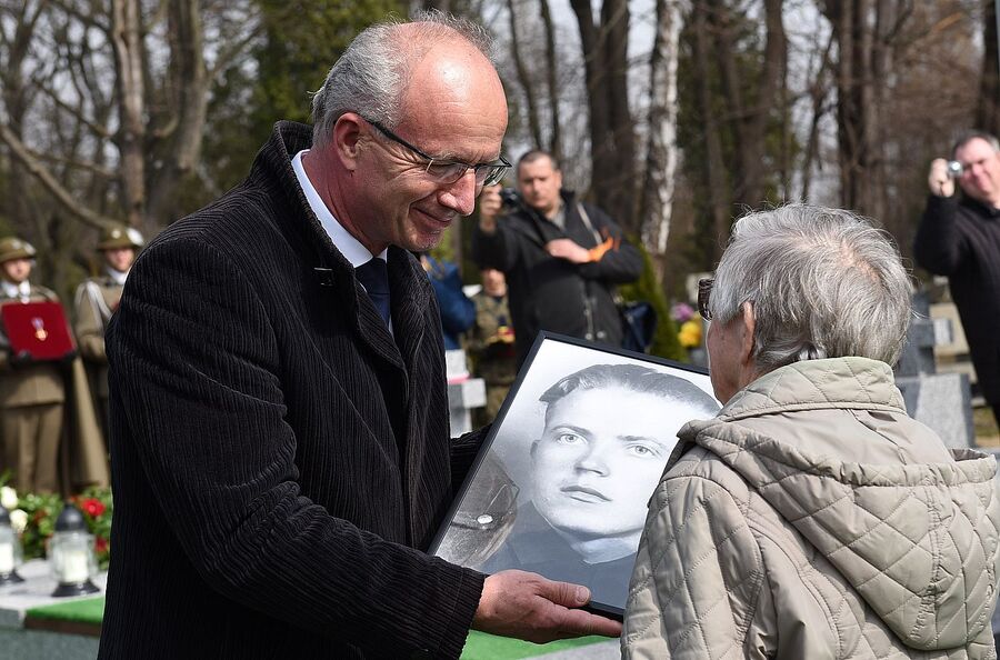 Kraków. Uroczystości pogrzebowe trzech Żołnierzy Wyklętych. Fot. Żaneta Wierzgacz (IPN)