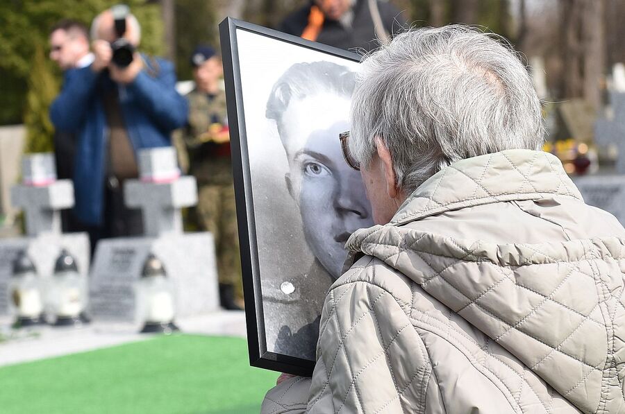 Kraków. Uroczystości pogrzebowe trzech Żołnierzy Wyklętych. Fot. Żaneta Wierzgacz (IPN)