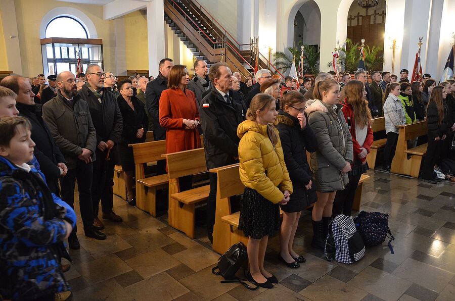 Tarnów. Odsłonięcie tablicy upamiętniającej więźniów komunistycznego aparatu represji. Fot. Janusz Ślęzak (IPN)