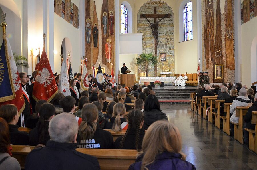 Tarnów. Odsłonięcie tablicy upamiętniającej więźniów komunistycznego aparatu represji. Fot. Janusz Ślęzak (IPN)