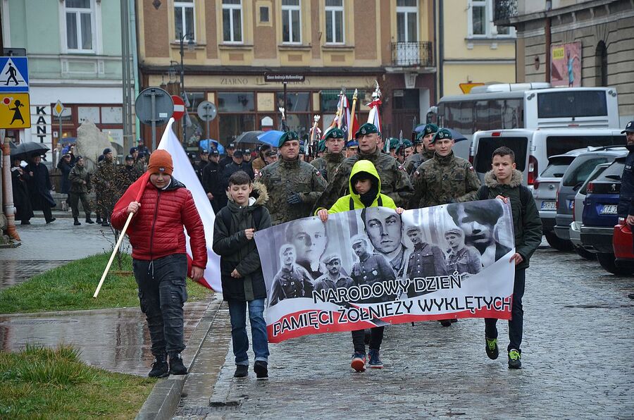Tarnów. Odsłonięcie tablicy upamiętniającej więźniów komunistycznego aparatu represji. Fot. Janusz Ślęzak (IPN)