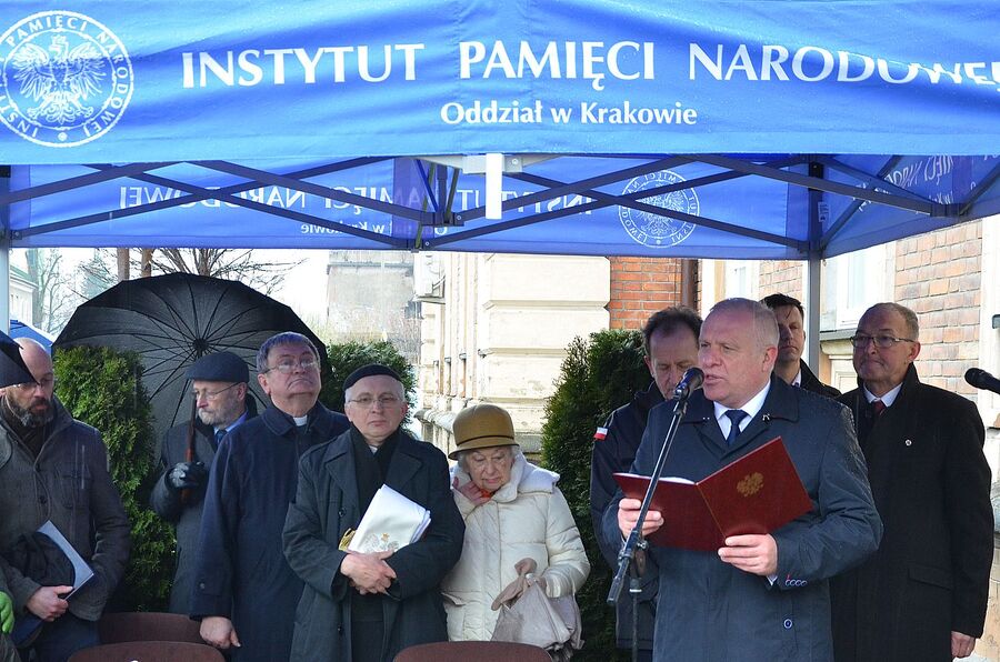 Tarnów. Odsłonięcie tablicy upamiętniającej więźniów komunistycznego aparatu represji. Fot. Janusz Ślęzak (IPN)