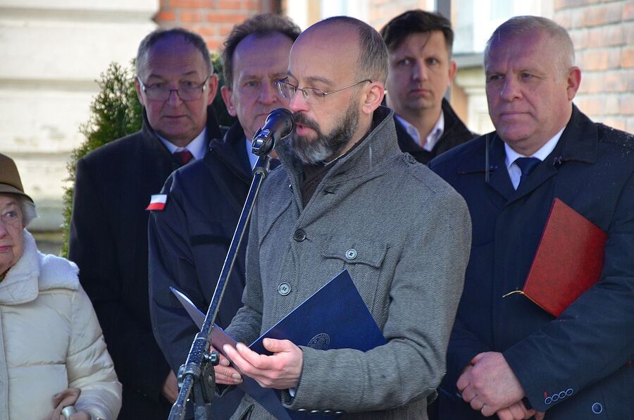 Tarnów. Odsłonięcie tablicy upamiętniającej więźniów komunistycznego aparatu represji. Fot. Janusz Ślęzak (IPN)