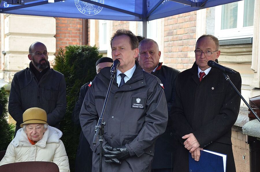 Tarnów. Odsłonięcie tablicy upamiętniającej więźniów komunistycznego aparatu represji. Fot. Janusz Ślęzak (IPN)