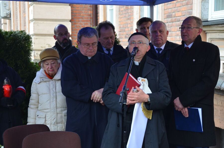 Tarnów. Odsłonięcie tablicy upamiętniającej więźniów komunistycznego aparatu represji. Fot. Janusz Ślęzak (IPN)