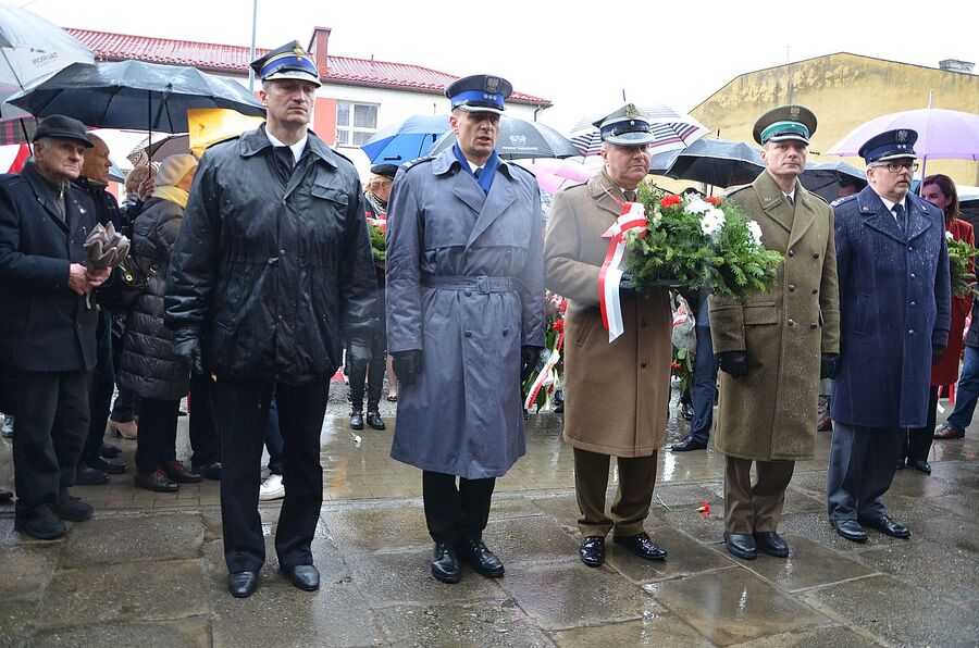 Tarnów. Odsłonięcie tablicy upamiętniającej więźniów komunistycznego aparatu represji. Fot. Janusz Ślęzak (IPN)