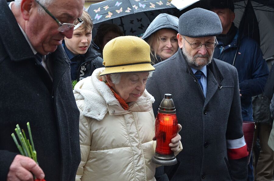 Tarnów. Odsłonięcie tablicy upamiętniającej więźniów komunistycznego aparatu represji. Fot. Janusz Ślęzak (IPN)
