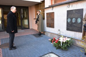 Tablica pamięci ofiar zbrodni katyńskiej. Fot. Żaneta Wierzgacz (IPN)
