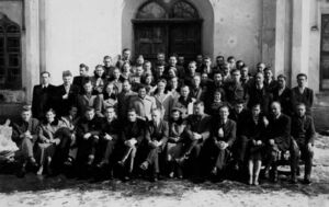 Ludwik Kiełtyka (w dolnym rzędzie) w okresie pracy w Kielcach