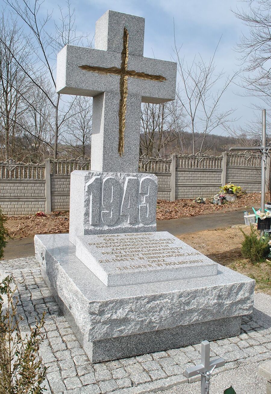 Nowy pomnik na mogile Romów w Imbramowicach