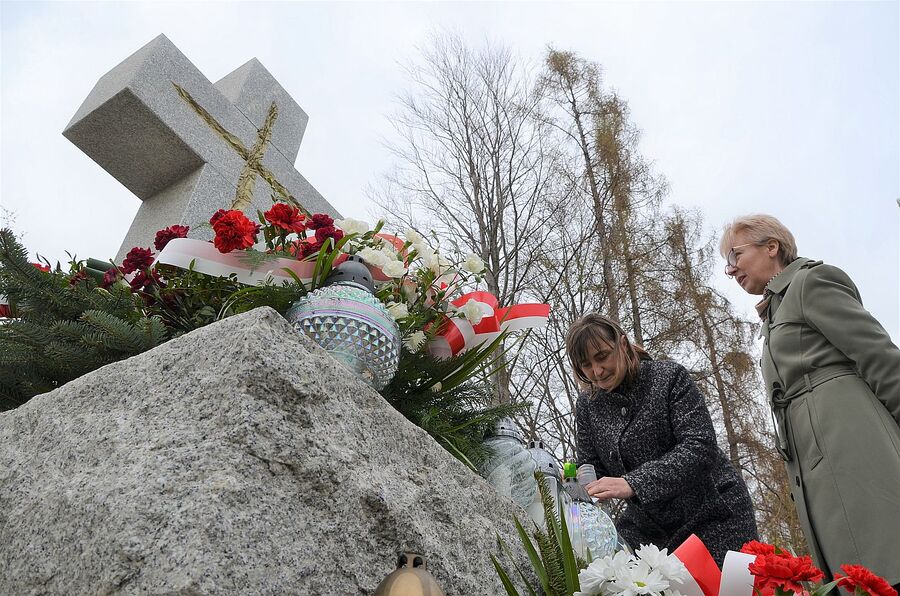 W Imbramowicach poświęcono pomnik Romów zamordowanych w czasie II wojny światowej. Fot. Janusz Ślęzak (IPN)