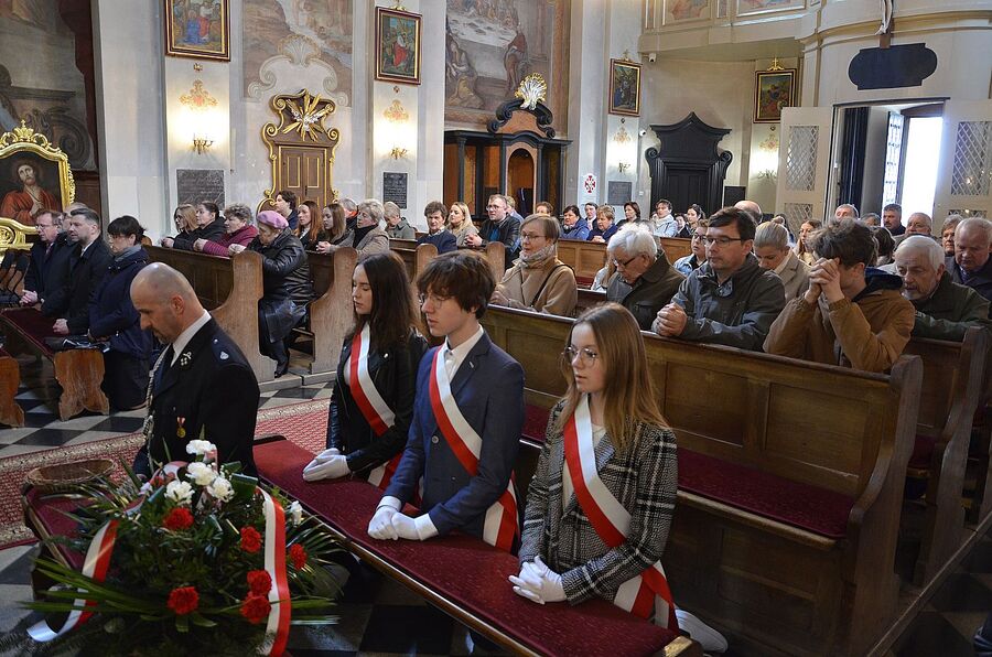 W Imbramowicach poświęcono pomnik Romów zamordowanych w czasie II wojny światowej. Fot. Janusz Ślęzak (IPN)