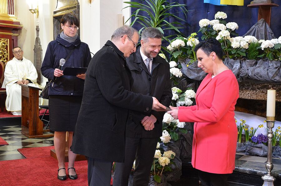 W Imbramowicach poświęcono pomnik Romów zamordowanych w czasie II wojny światowej. Fot. Janusz Ślęzak (IPN)