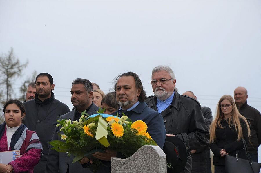 W Imbramowicach poświęcono pomnik Romów zamordowanych w czasie II wojny światowej. Fot. Janusz Ślęzak (IPN)