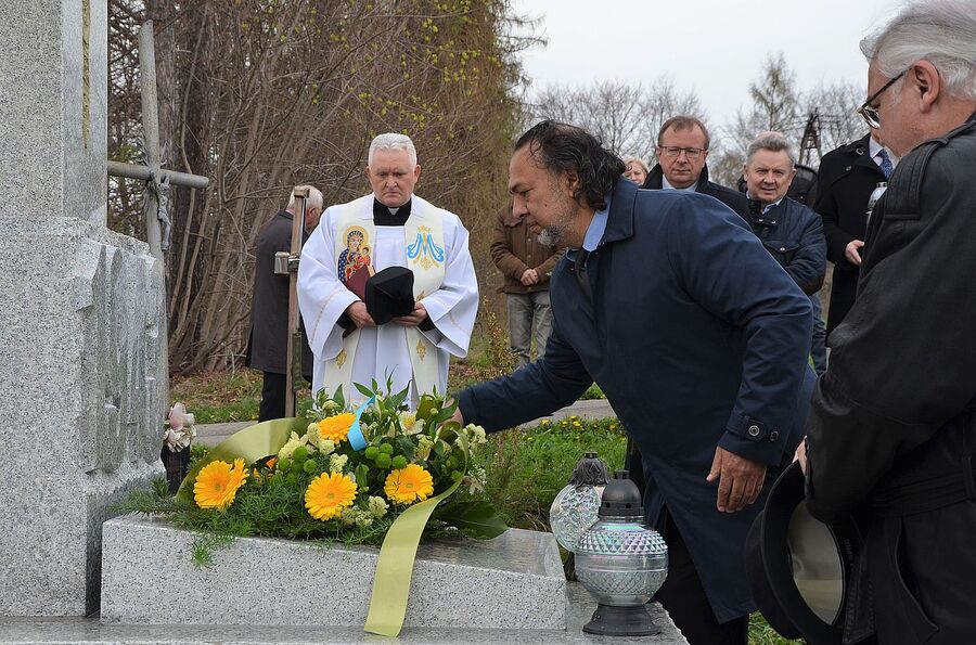 W Imbramowicach poświęcono pomnik Romów zamordowanych w czasie II wojny światowej. Fot. Janusz Ślęzak (IPN)